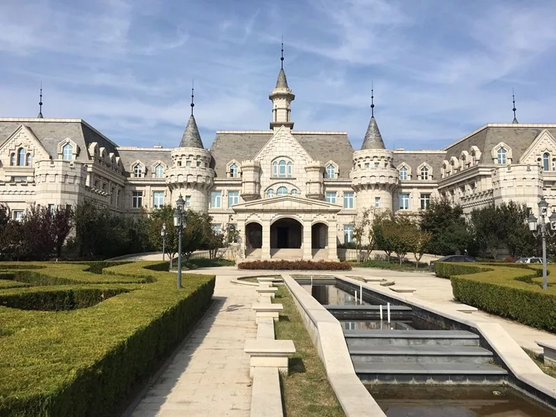 【兴龙热点】秦皇岛首届旅发大会领导团队观摩中秦兴龙旗下洲顿庄园及集发农业梦想王国项目